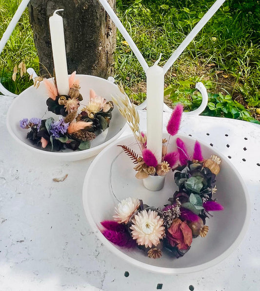Gesteck mit Kerze und Trockenblumen